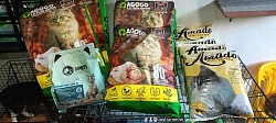Cat litter and Dry kibbles